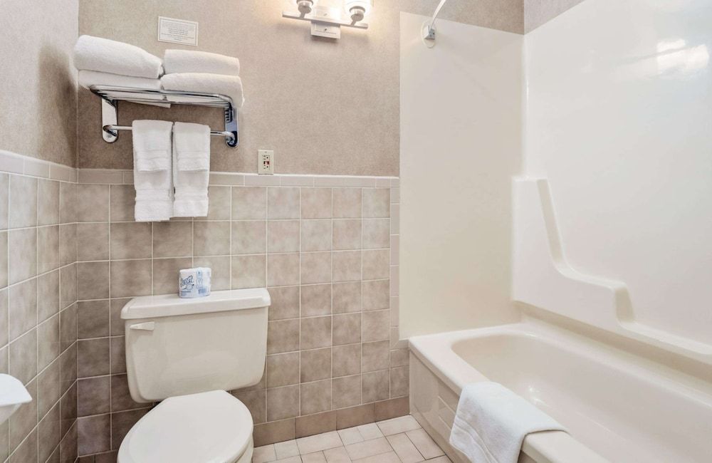 Best Western Plus Cairn Croft Hotel Standard Room, 2 Queen Beds, Non Smoking, Refrigerator 5