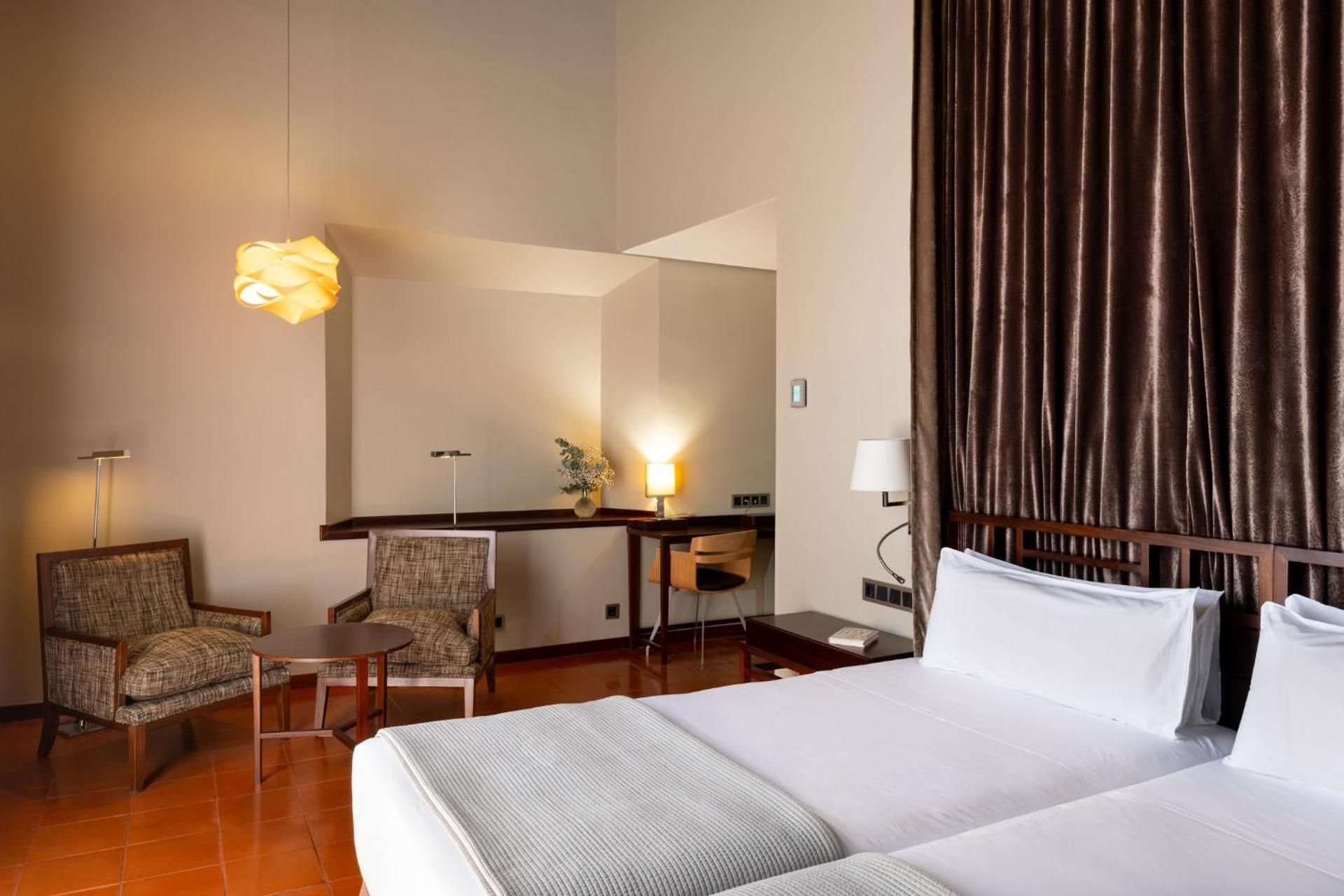 Parador Caceres Standard Twin Room 3