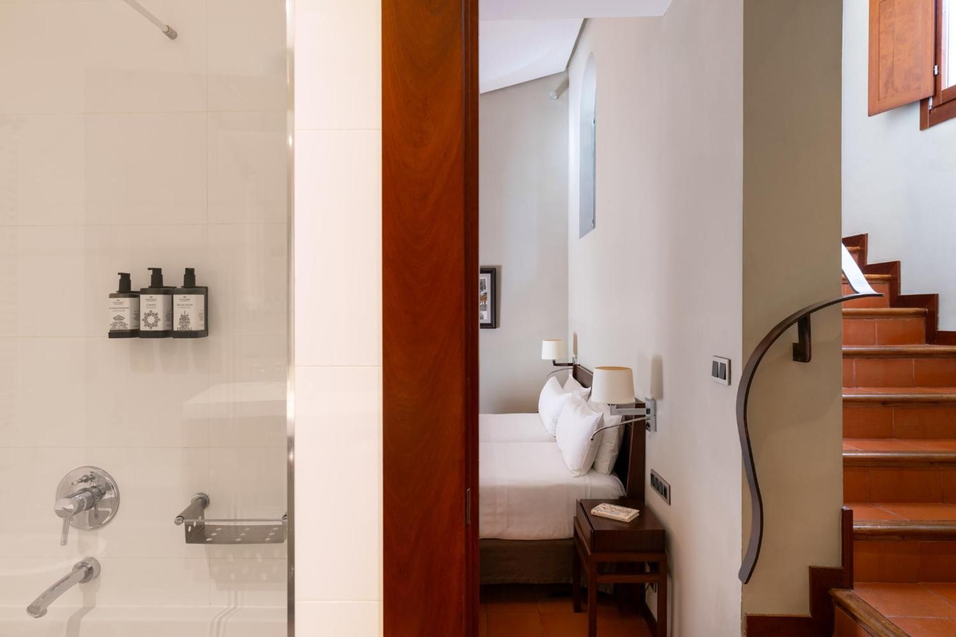 Parador Caceres Standard Twin Room 2