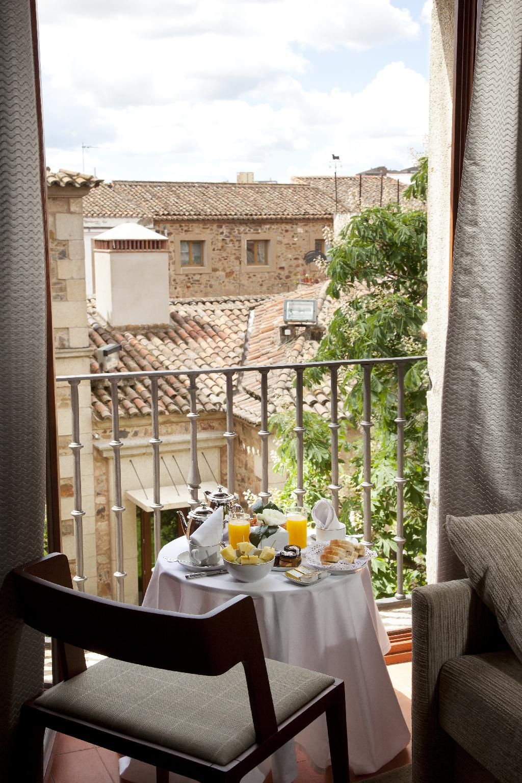 Parador Caceres Superior Double Room 2