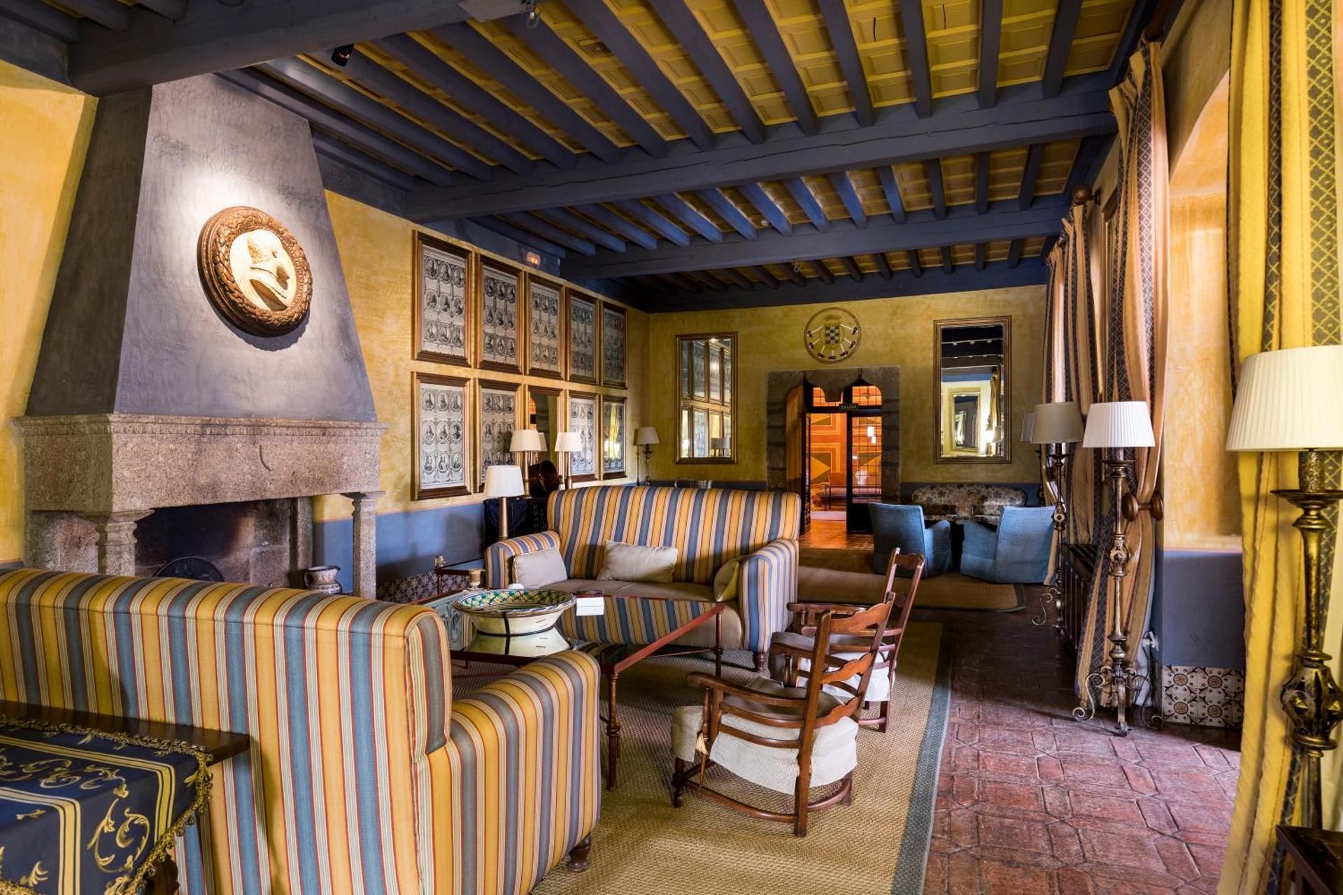 shared lounge/tv area