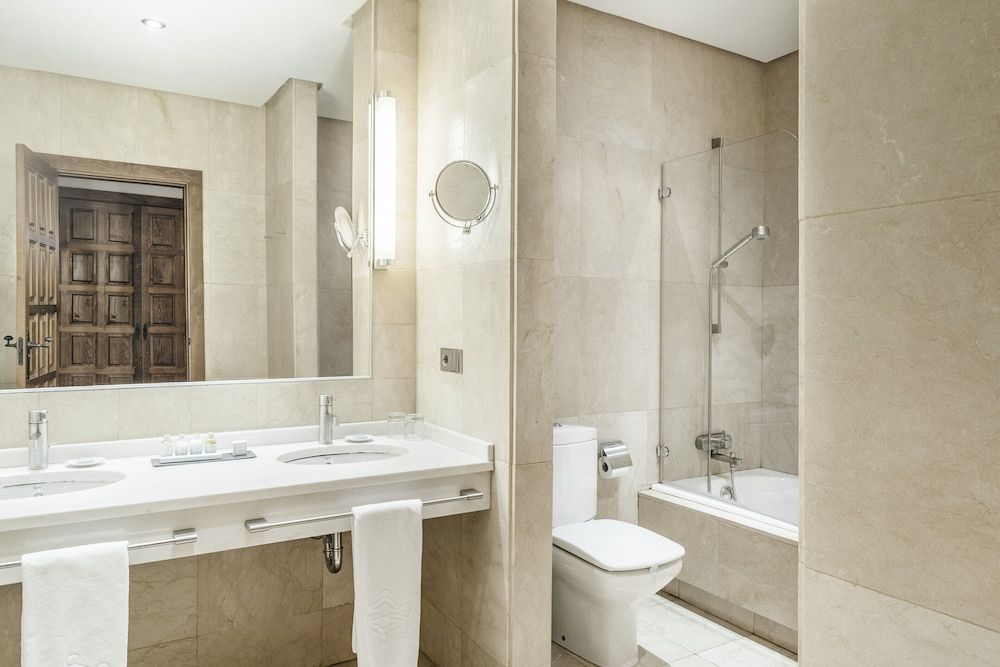 Parador de Zafra Superior Twin Room 6