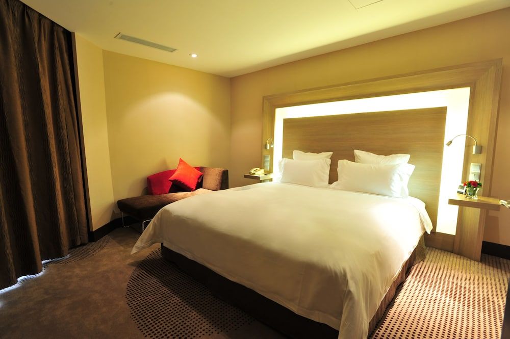 undefined Novotel Shenzhen Watergate