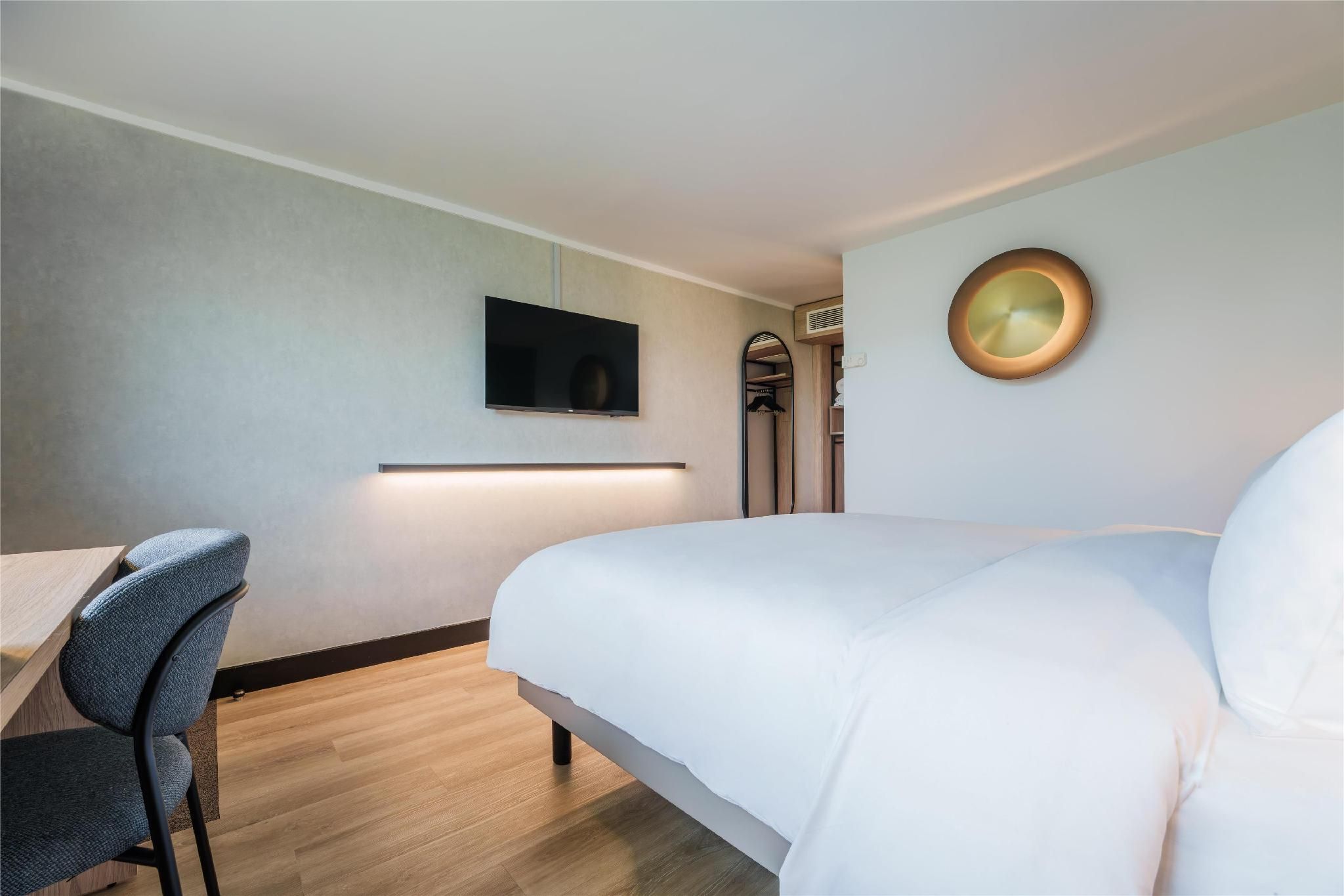 Standard Room - 1 Queen Bed 1 Sofa Bed Double