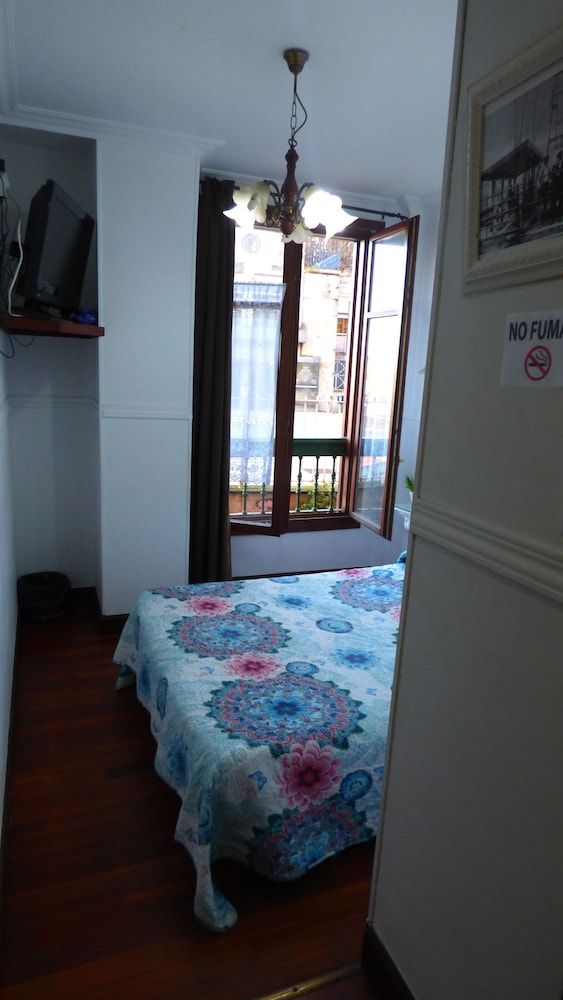 Double or Twin Room, Shared Bathroom