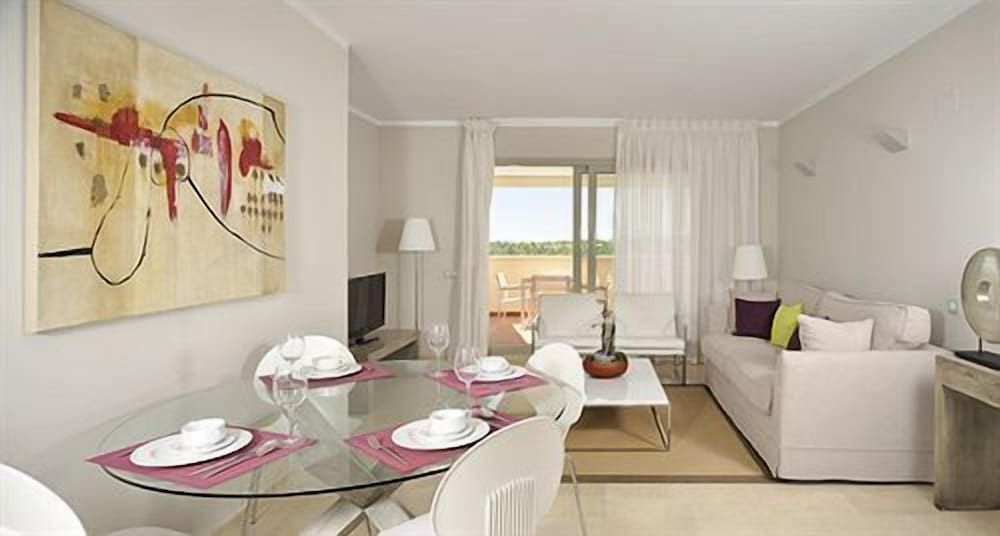Apartment, 3 Bedrooms, 2 Bathrooms, Garden Area