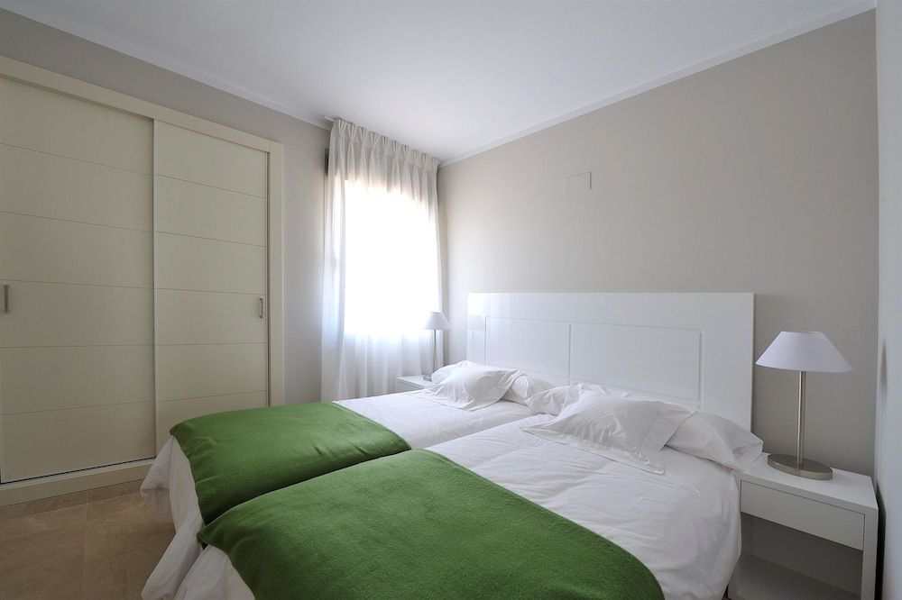 Apartment, 3 Bedrooms, 2 Bathrooms, Garden Area