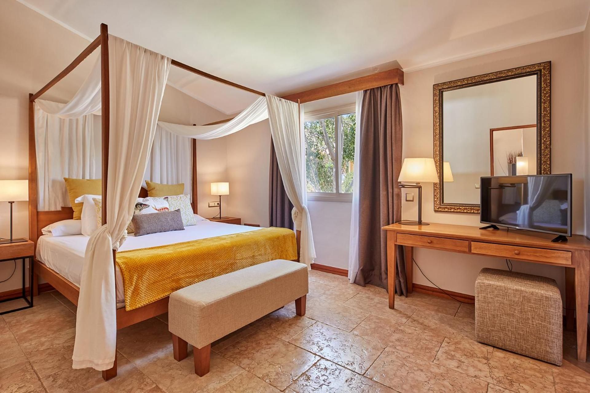 Deluxe Suite with Spa Bath
