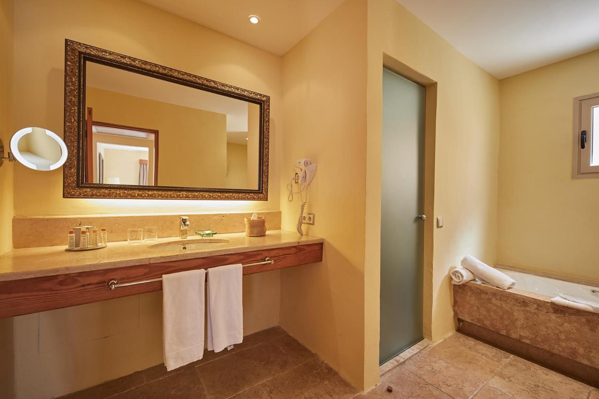 Suite with Bali Bed