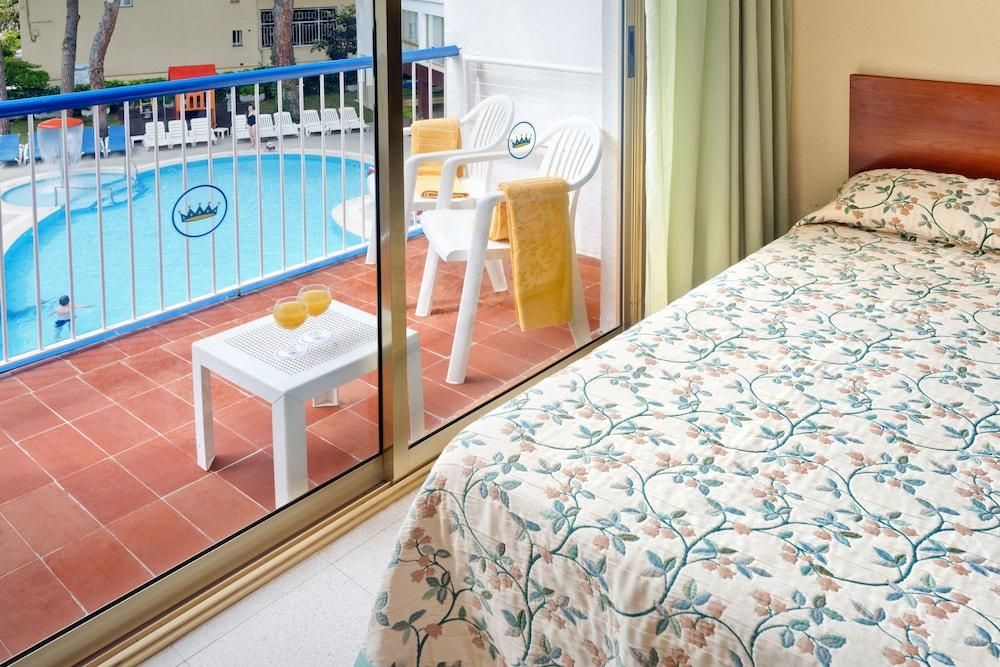 Twin Room with Balcony and Pool View