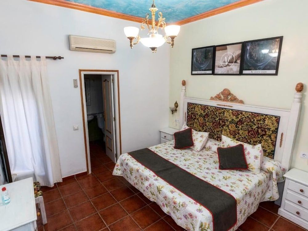 Hotel Las Palmeras by Vivere Stays Twin Room 5