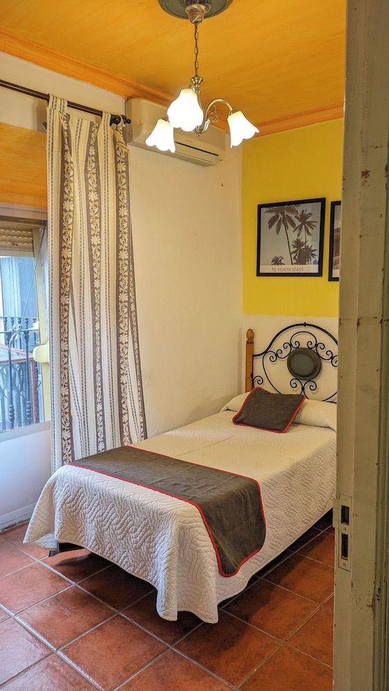 Hotel Las Palmeras by Vivere Stays Single Room (Pequeña)