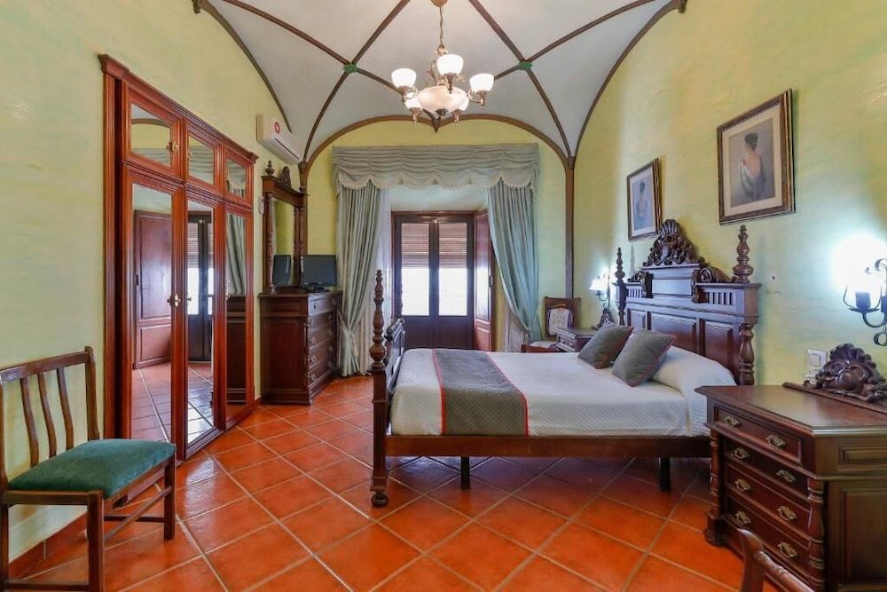 Hotel Las Palmeras by Vivere Stays Twin Room 3