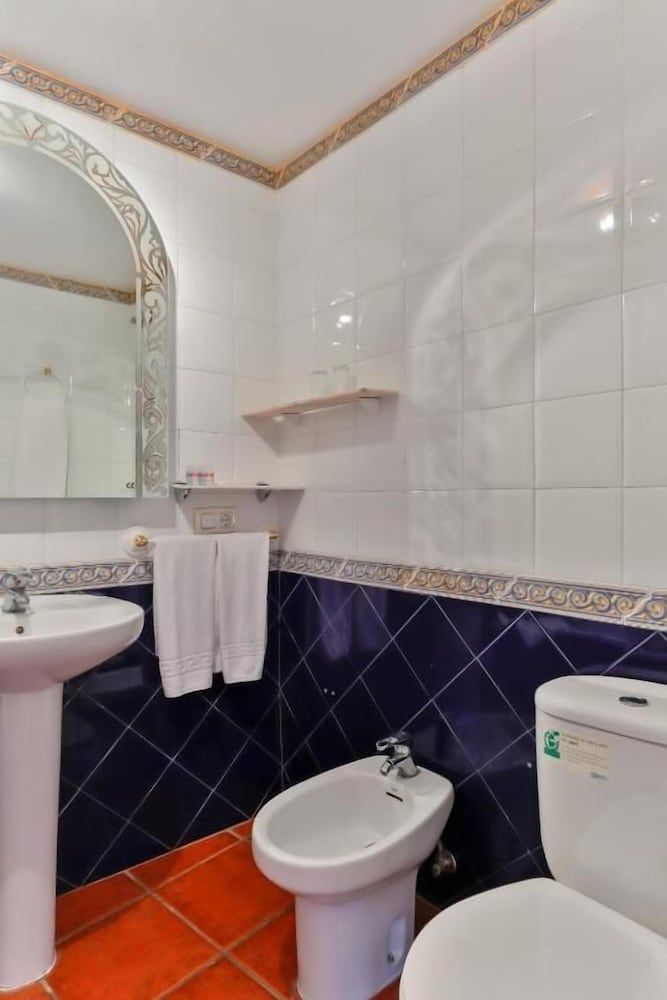 Hotel Las Palmeras by Vivere Stays Twin Room 13