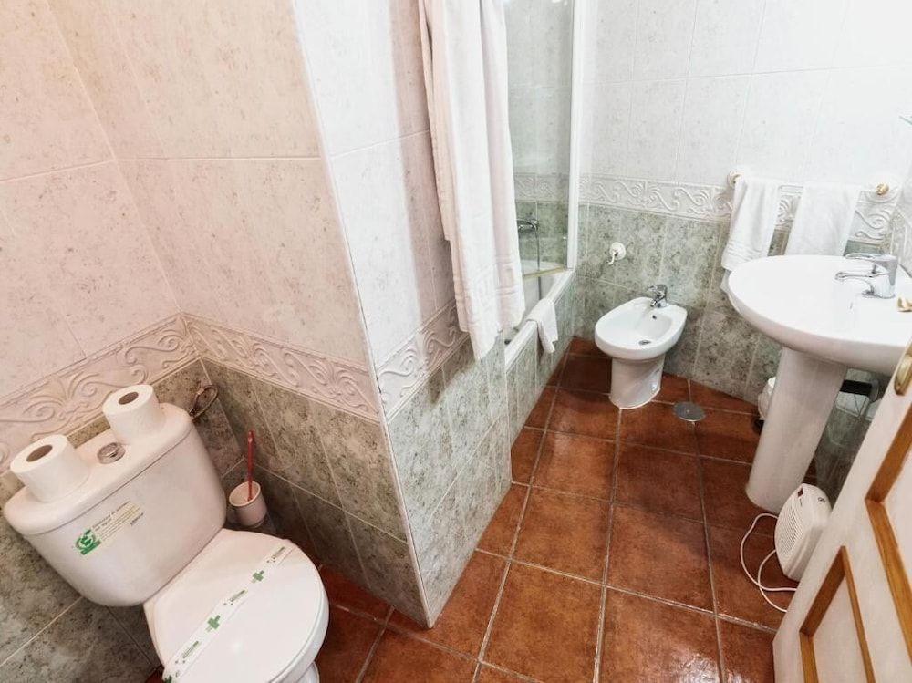 Hotel Las Palmeras by Vivere Stays Twin Room 12