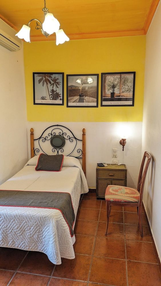 Hotel Las Palmeras by Vivere Stays Single Room (Pequeña) 2