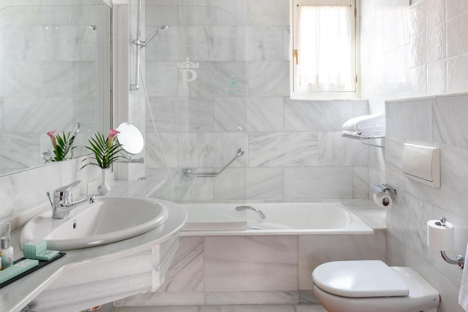 Parador de Tordesillas Standard Double Room (3 Adults) 2