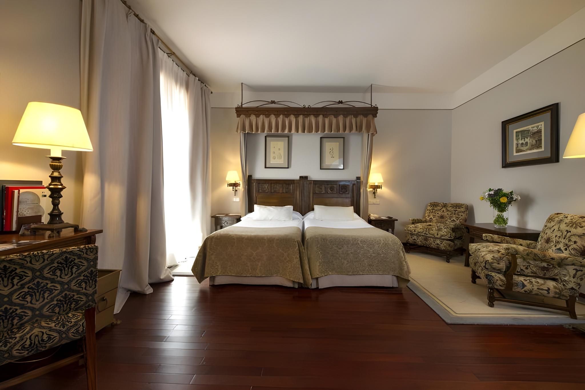 Parador de Santiago de Compostela Standard Double Room 2