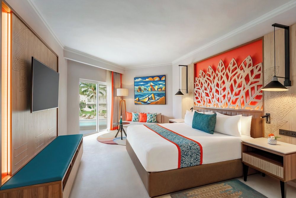 Deluxe Room, 2 Queen Beds, Partial Ocean View
