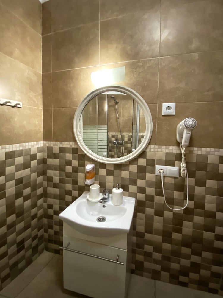 Hostal Azahara Basic Triple Room, Multiple Beds, Non Smoking 3