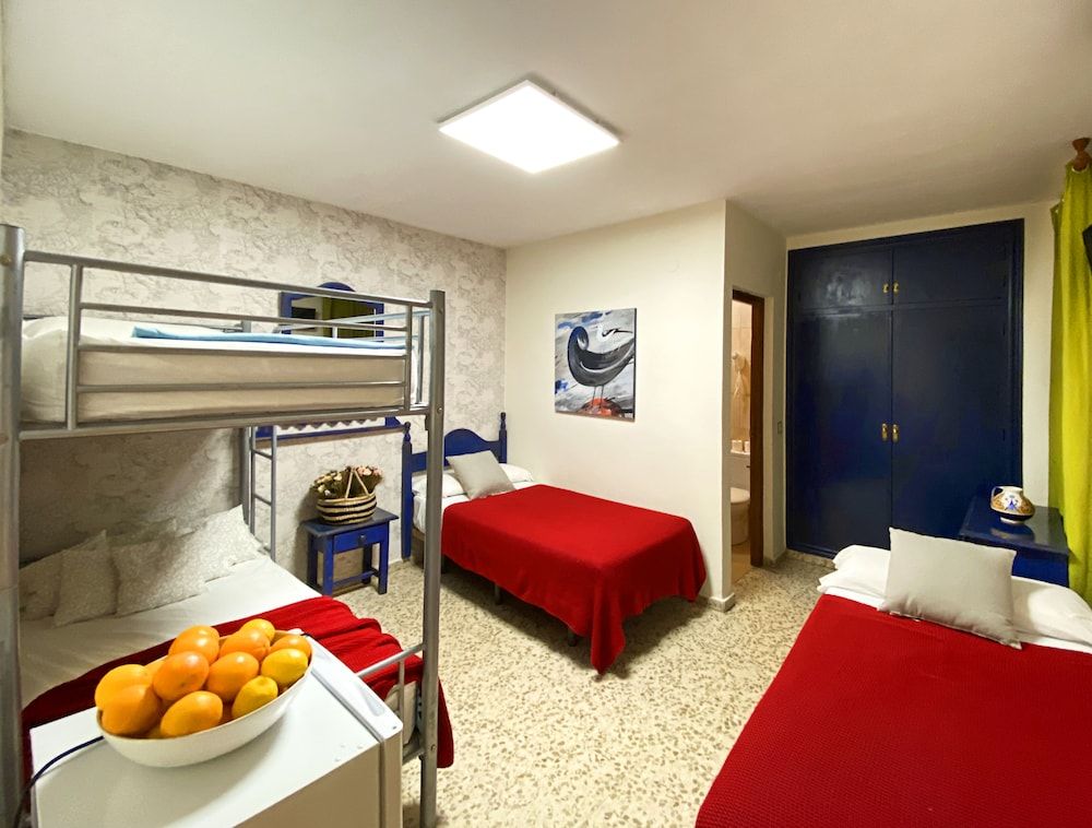 Hostal Azahara Quadruple Room 3