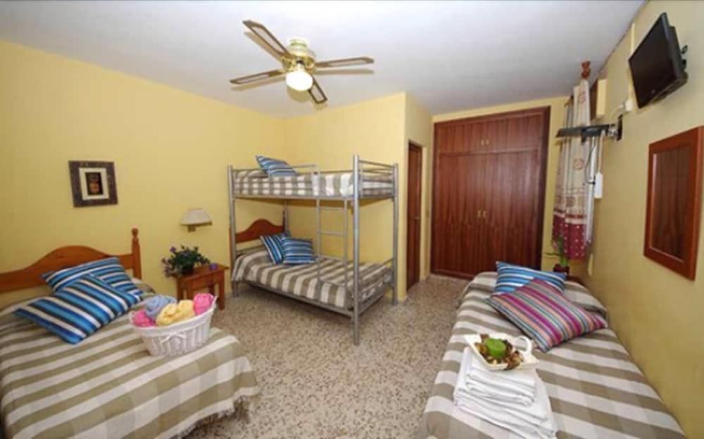 Hostal Azahara Quadruple Room