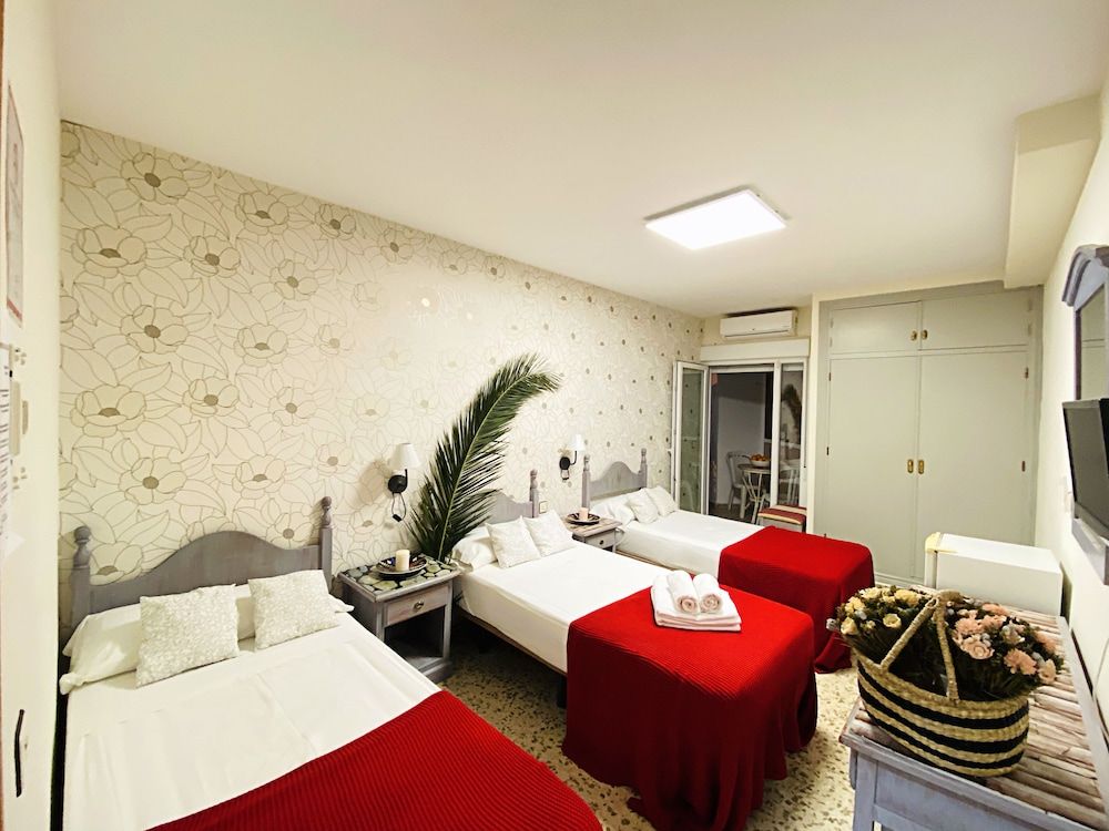 Hostal Azahara Basic Triple Room, Multiple Beds, Non Smoking