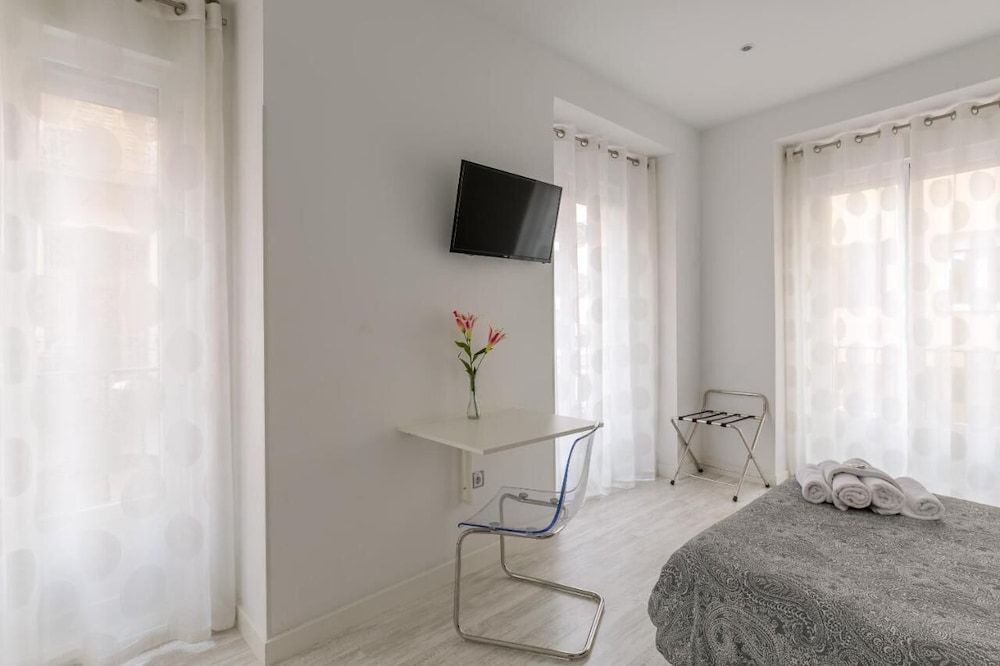 undefined Hostal Met Madrid 3