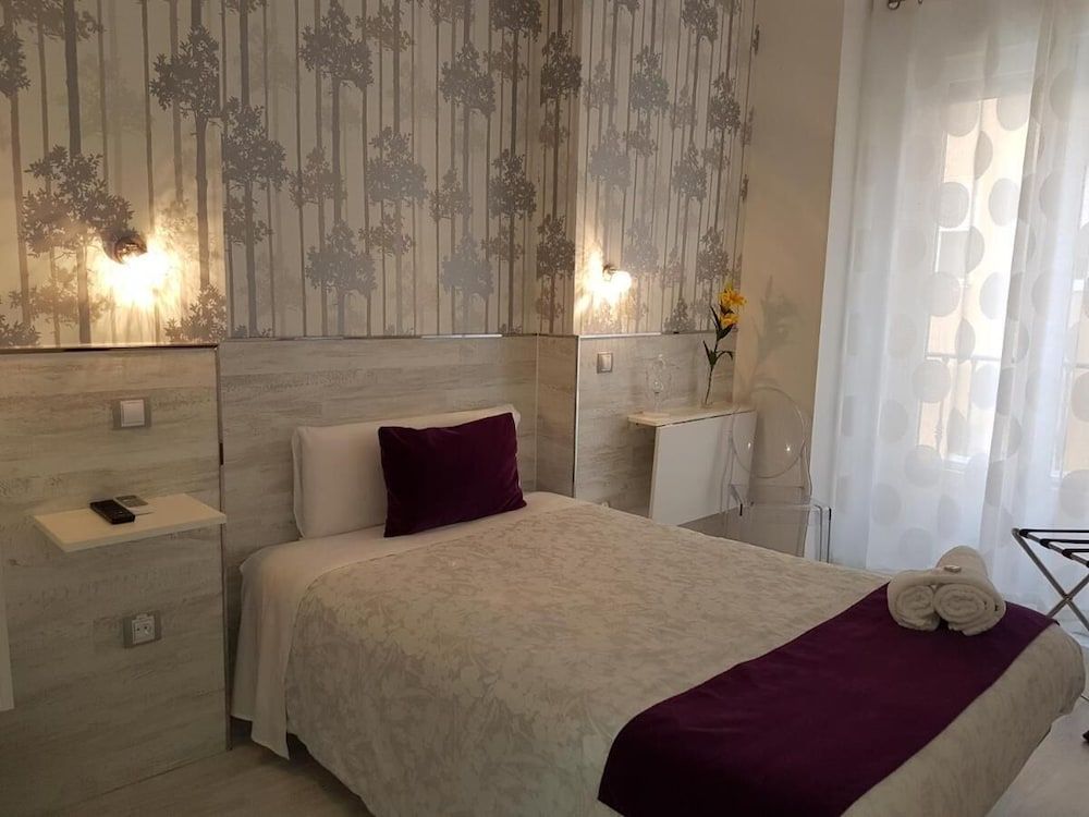 undefined Hostal Met Madrid 4