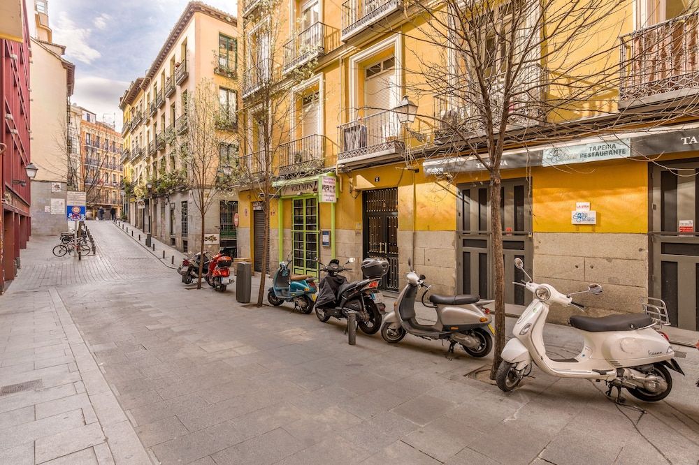 undefined Hostal Met Madrid 2