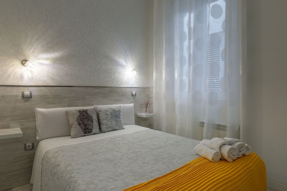 undefined Hostal Met Madrid 6