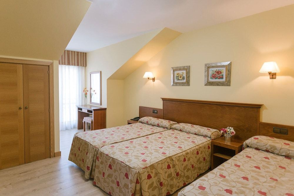 O Castro Triple Room 3