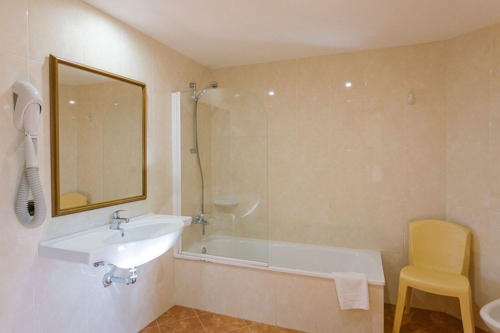 O Castro Quadruple Room 16