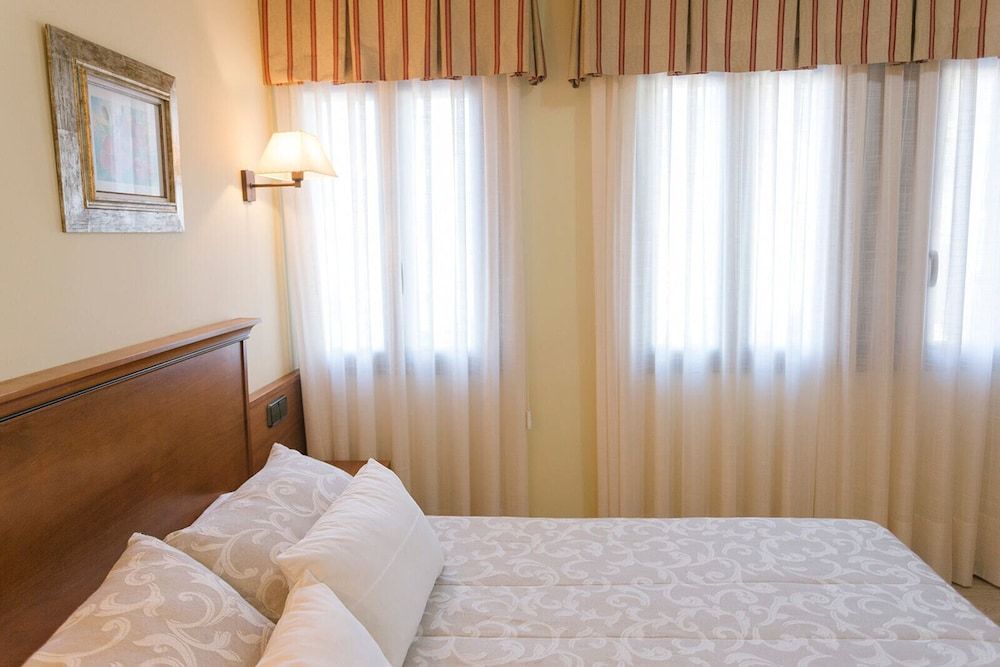 O Castro Double Room, Mountain View 8