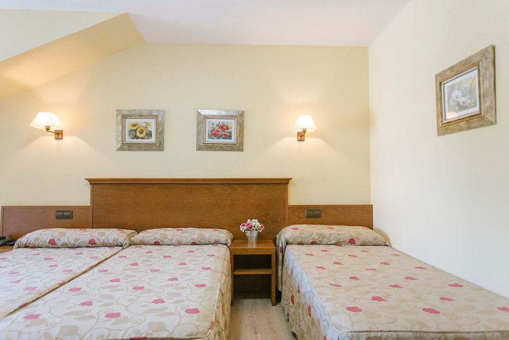 O Castro Triple Room 2