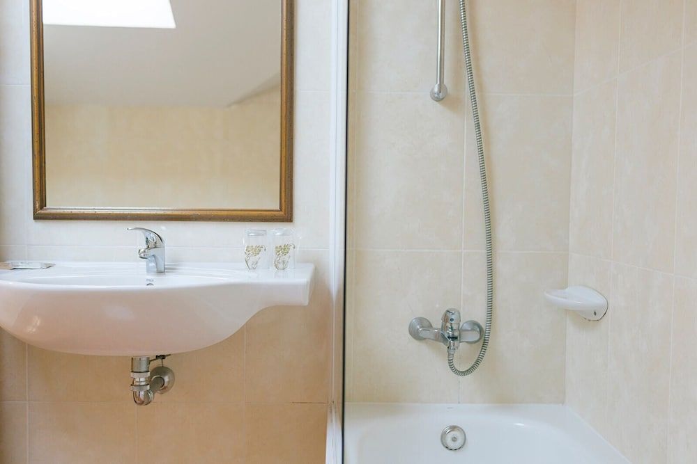 O Castro Triple Room 17