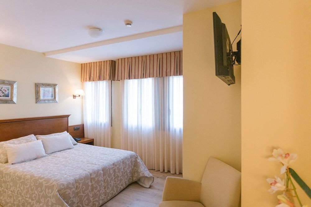 O Castro Double Room, Mountain View 3