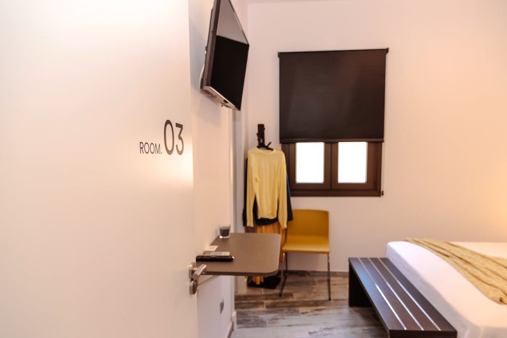 The 8 Rooms House Double Room 4