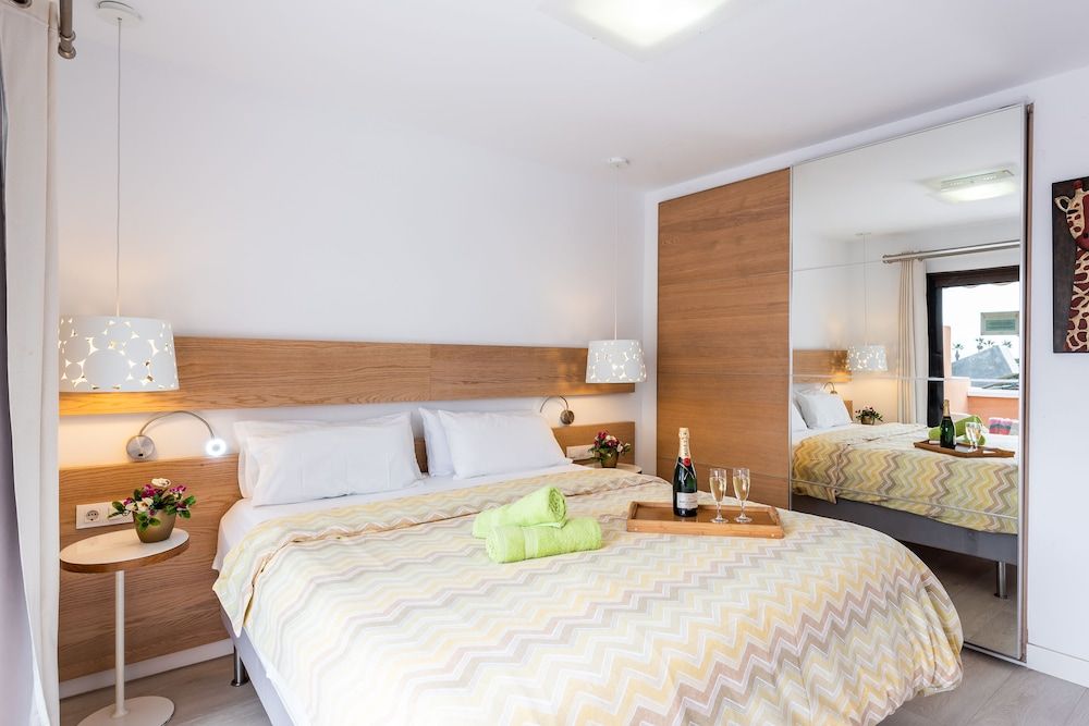 Deluxe Apartment