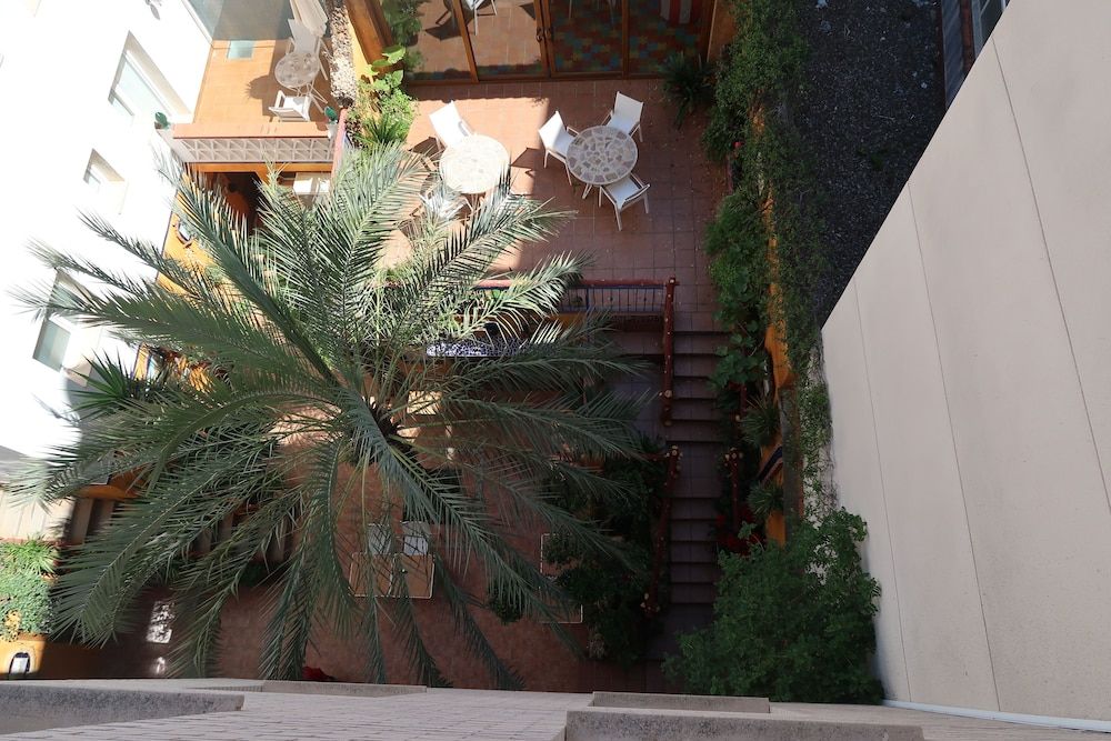 El Cami Hotel