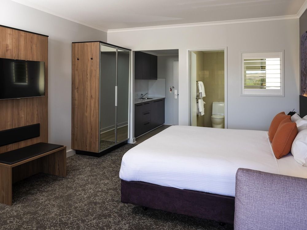 Standard Studio, 1 King Bed