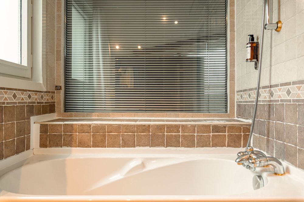 Pavillon Opera Grands Boulevards Superior Twin Room 4