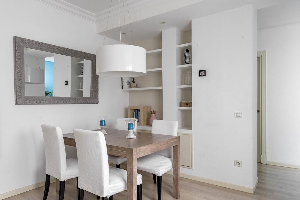 El Viso Smart Deluxe Apartment, 2 Bedrooms, Kitchen, City View 14