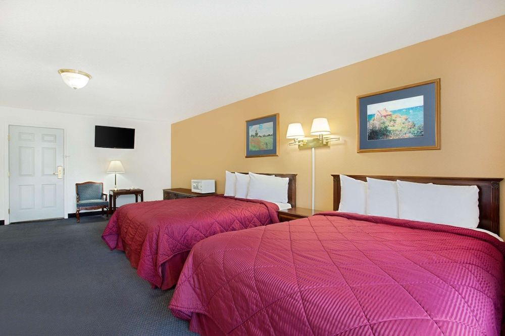 Room, 2 Queen Beds, Non Smoking