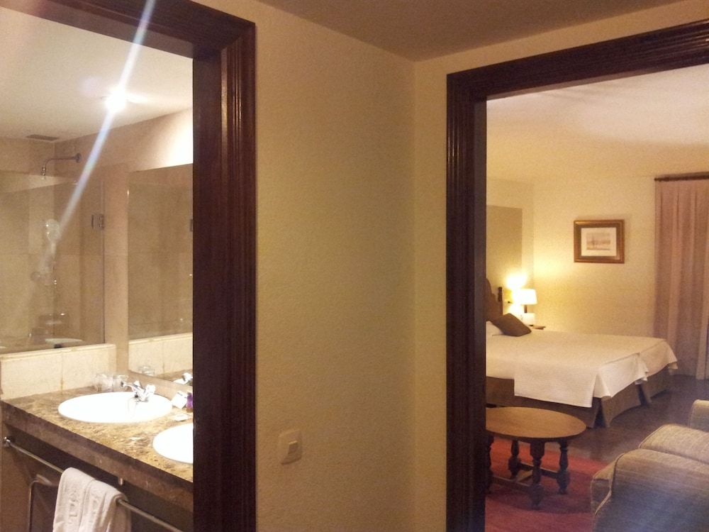 Standard Twin Room (2 Adults and 1 Child)