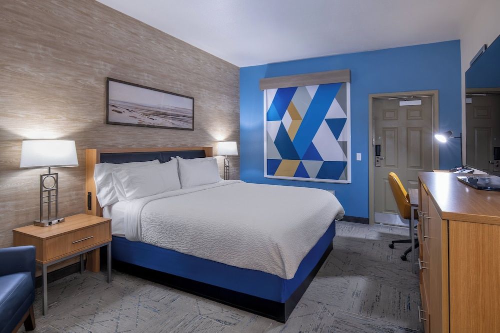 Standard Room, 1 King Bed, Accessible (Comm)