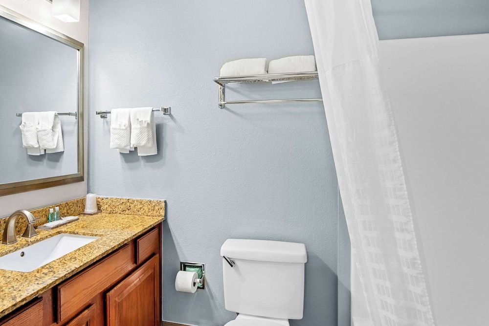 MainStay Suites Addison-Dallas Suite, 1 Queen Bed, Non Smoking 3