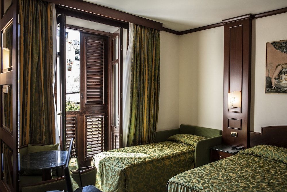 Hotel Garibaldi Triple Room, 1 Double Bed with Sofa bed, Garden View 6