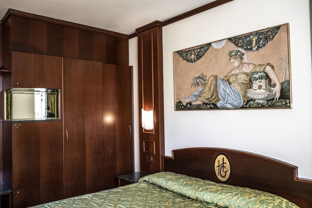 Hotel Garibaldi Triple Room, 1 Double Bed with Sofa bed, Garden View 2