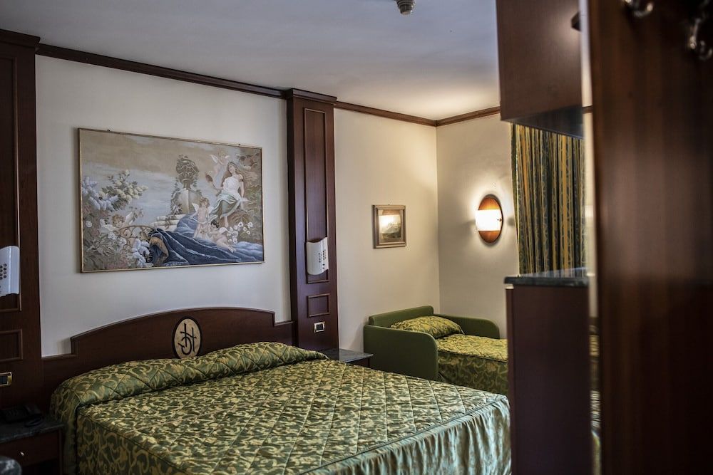 Hotel Garibaldi Triple Room, 1 Double Bed with Sofa bed, Garden View